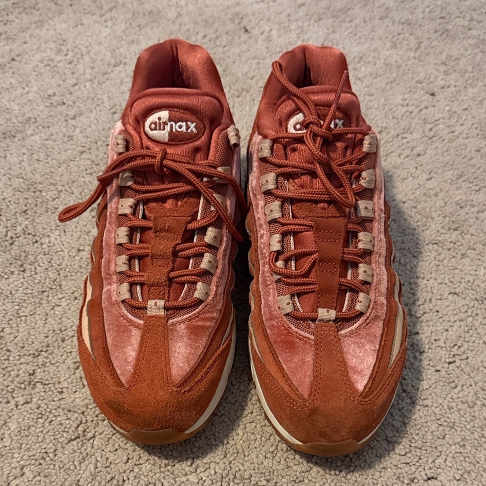 Nike Air Max 95 LX SneakersDusty Peach Bio Beige Velvet Suede size 9.5 - Picture 3 of 9